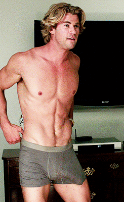 Chris Hemsworth hot